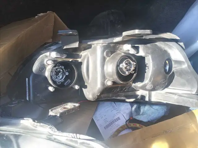 Lumiere civic 2000 in Auto Body Parts in Longueuil / South Shore - Image 3