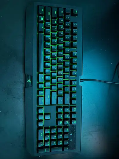 Razer BlackWidow Ultimate Mechanical Gaming Keyboard Selling a Razer BlackWidow Ultimate mechanical...