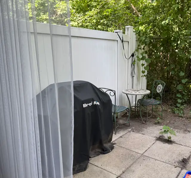 Looking for Roommate - St.Laurent area - Unfurnished Bedroom in Room Rentals & Roommates in Ottawa - Image 8