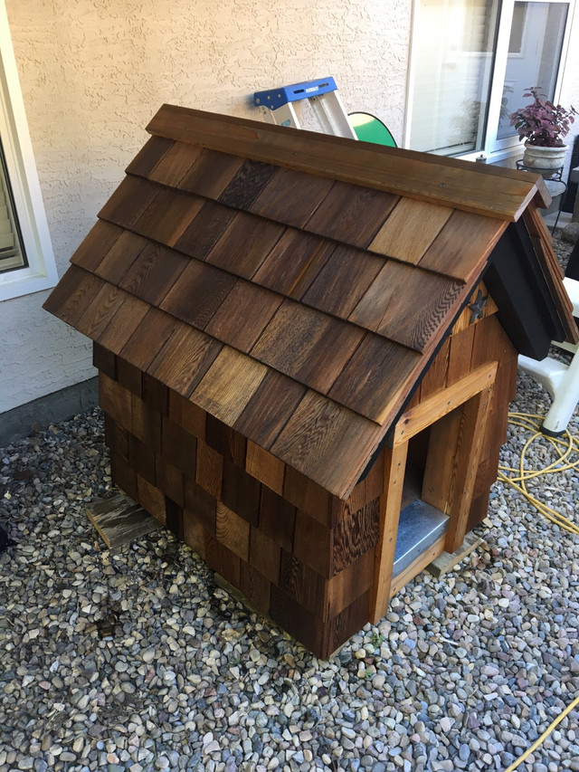 New Cedar Insulated Dog House in Accessories in Lethbridge - Image 2