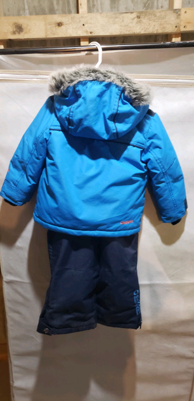 Kids snowsuit - Oshkosh 2 piece - size 18 months in Clothing - 18-24 Months in Barrie - Image 2