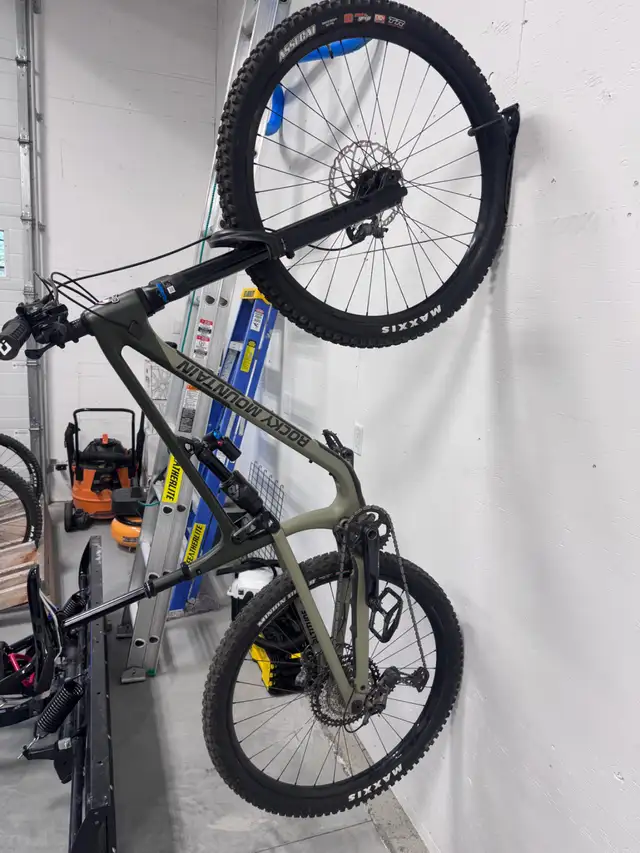 Rocky Mountain Altitude C70 in Mountain in Cranbrook - Image 2