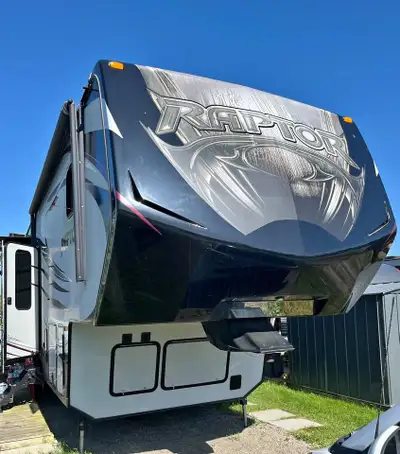 2015 Raptor 5th wheel toy hauler. Measures 40 feet from front to back but is considered a 32 foot. H...