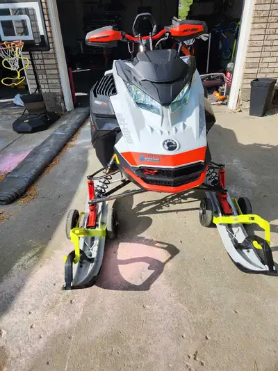 ** 2021 Ski-Doo Summit Expert 850 Turbo 165 – Ready for the Deep Stuff! ** This sled is in great sha...