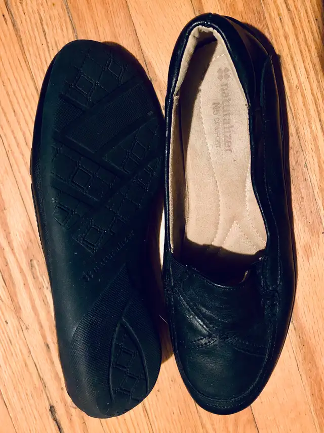 Naturalizer Black Women’s Size 8.5 Flats Leather Shoes in Women's - Shoes in Kitchener / Waterloo - Image 2
