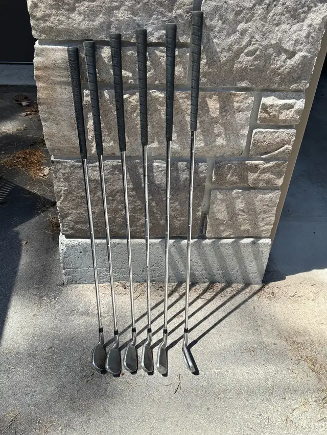 Junior Striker Golf Iron Set in Golf in Peterborough - Image 5