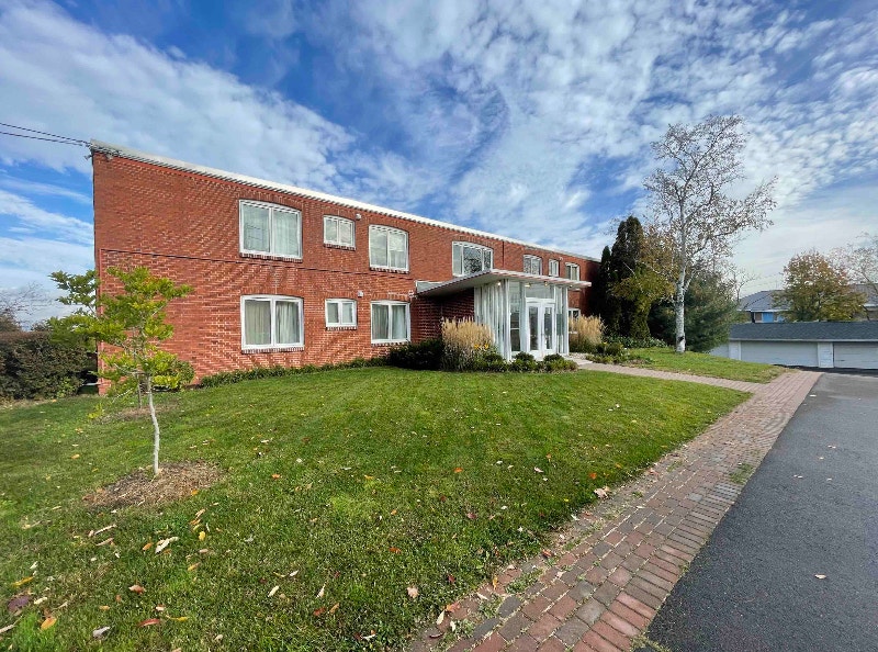 Live In Superintendent Couple, 16 Unit Wolfville Cleaning