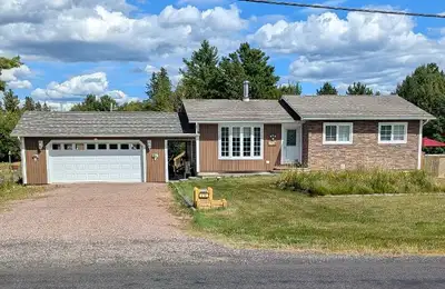 $2,000 per month Enjoy peaceful country living in this well‑kept home located on a quiet road in Que...