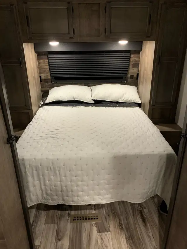 2021 Venture Rv Sporttrek Touring ST332VBH in Travel Trailers & Campers in Kingston - Image 7