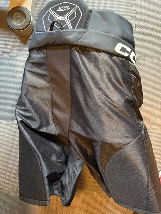 CCM Next Large Senior Men’s Hockey Pants in Hockey in Ottawa - Image 5