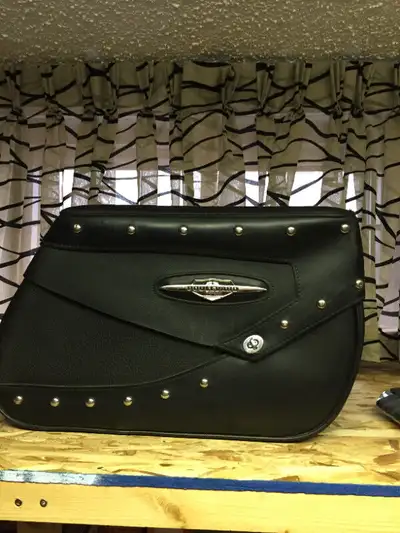 Right hand studded saddle bag from a Suzuki C50 Boulevard. I believe this will fit on several model...