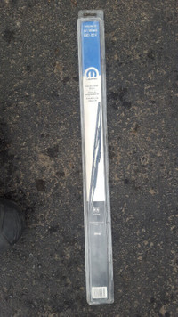 ONE NEW 24" auto windshield wiper (reg $20+)