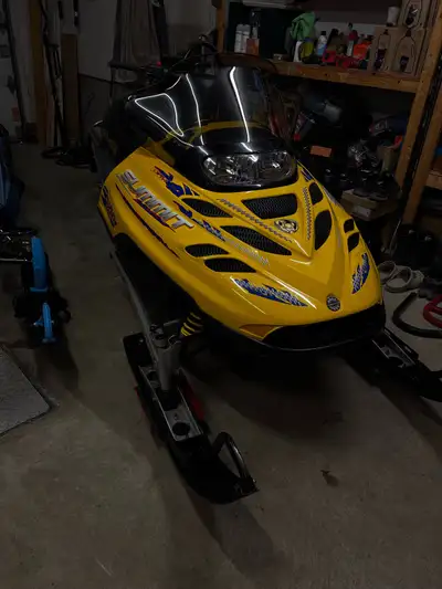 Marche super bien rien à fair déçu mécanique a1 Seulement 7200km Vien avec une strape neuve de chez...