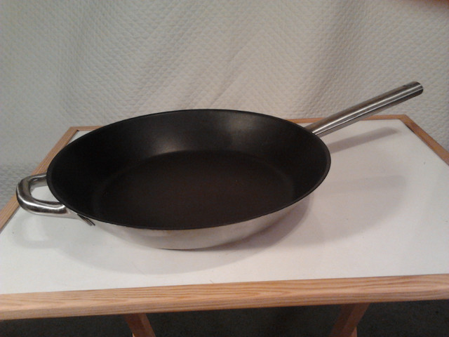 Ikea 365+ 13" Stainless Steel Non-stick Frying Pan in Kitchen & Dining Wares in City of Toronto