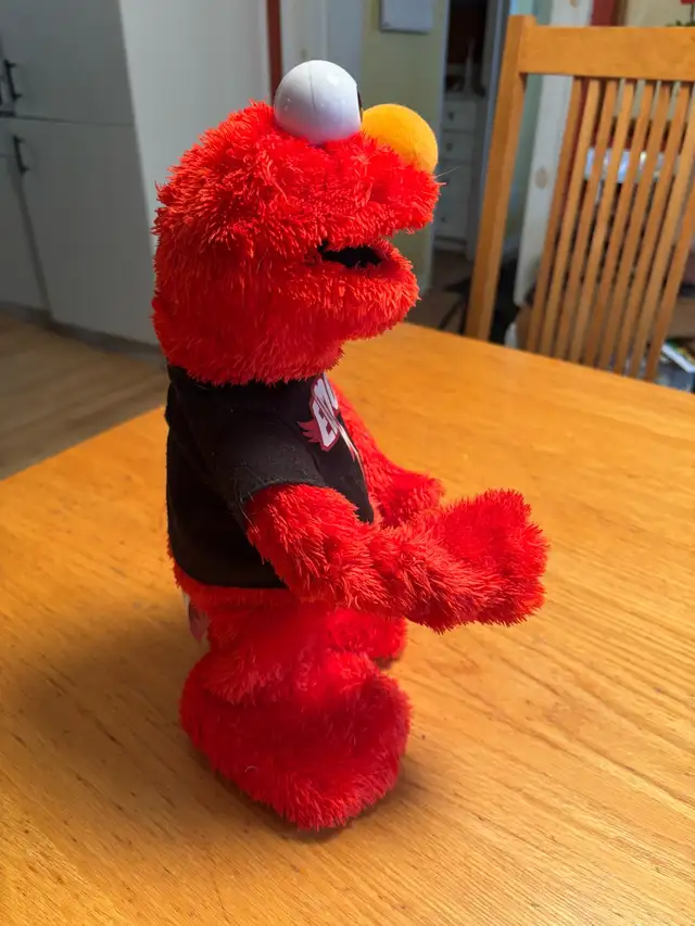 Let's Rock Dancing Singing Elmo in Toys & Games in Kitchener / Waterloo - Image 3