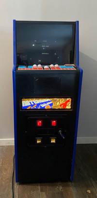 Asteroids Deluxe Arcade Machine 