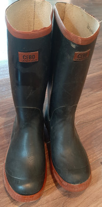 (FREE)  Black/Brown Mens size 9 Rubber boots