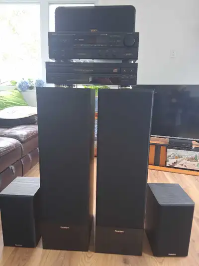 Système de son HI-FI 1 Amplificateur Denon 1 Équipement 5 Cd Denon 4 Haut parleur Paradigm 1 Woofer