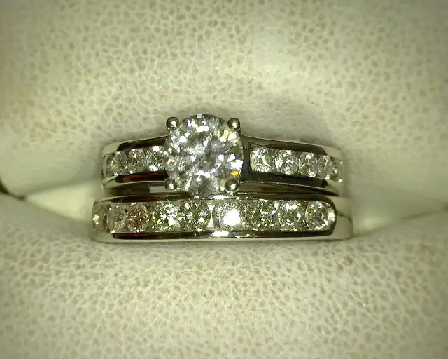 HELP!! lost wedding ring set… Updated Picture64285766715395120