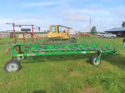 John Deere 750C Dozer Cab Power Shift, 24'' Wide Tracks, with 6 Way 10ft Blade. Serial# TO27500X8132...