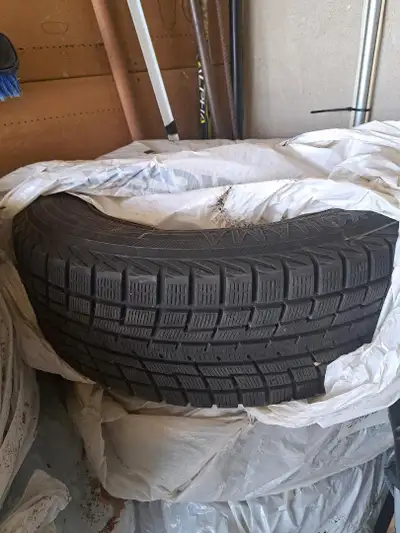 Yokohama 205 65 R16 95 T Ice Guard 52 - even tread, no damage, no plugs, used for 2 seasons, rims ar...