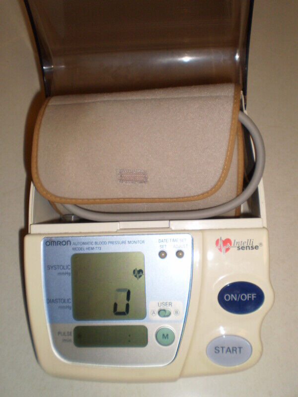 Blood Pressure Monitor - Omron Sunbeam Life Source Urion in Health & Special Needs in City of Toronto