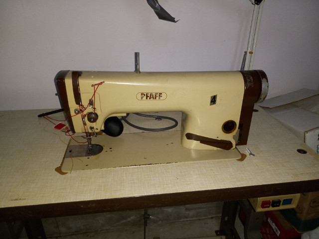 PFAFF Industrial Sewing Machine in Other Business & Industrial in Delta/Surrey/Langley