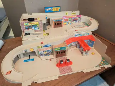 Hot Wheel Service Centre Playset 1979, View more