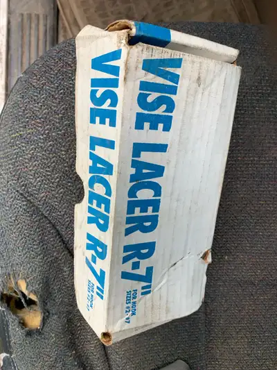 Hook Type 7” Baler Belt Lacer. Used very little. Almost new.