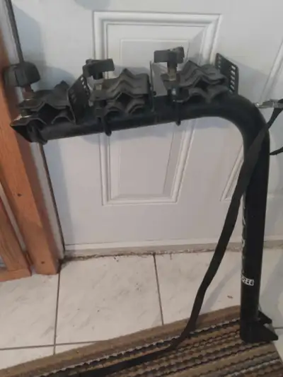 RACK SUPPORT À VÉLO POUR 3 VÉLOS UNIVERSEL 30$ SHAWI SUD, View more