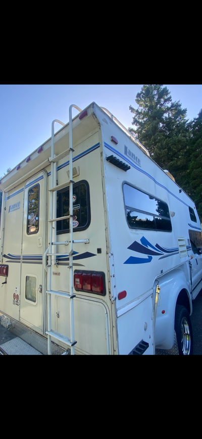 1999 LANCE 1030 Selling Camper only, LANCE 1030, Two 6V deep cycle batteries W/solar panel & 3000w i...