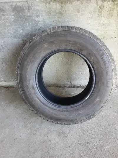 2 Pneus Michelin LT 245/75r17 usure 9/32 Valeur 325$/pneu demande 100$/pneu Possibilité de livraison...