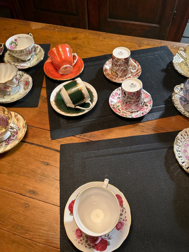 Tea set - tasses et soucoupes dans Vaisselle et articles de cuisine  à Ville de Montréal - Image 4