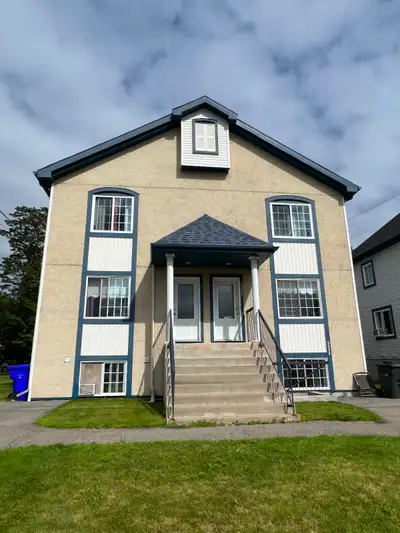 À LOUER – Superbe 5 1/2 à St-Canut 9932, rue Albert-Gingras Charmant 5 1/2 situé dans un quartier pa...