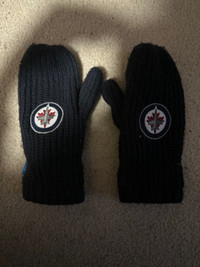 Winnipeg jets, Women’s Gloves/ Mittens, $15