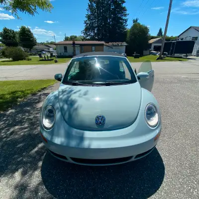 Superbe VW Beetle 2006 - Décapotable - Excellente Condition à vendre - 6000$ Vente par particulier,...