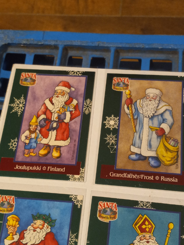 SANTA AROUND THE WORLD 1994-95 RED FOIL INSERTS CARDS LOT OF 12 in Arts & Collectibles in Trenton - Image 2