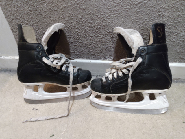 Graf Supra 703 Top Light skates Jr Size 3 in Hockey in City of Toronto - Image 2