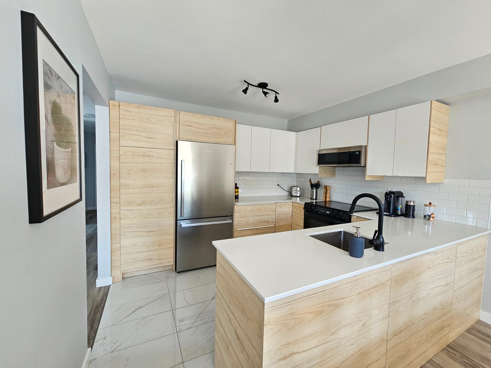 Grand Logement  lumineux,  4 ½ entièrement rénové — photo 1