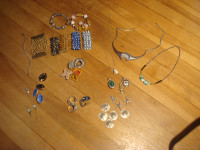 Assortment of jewellery