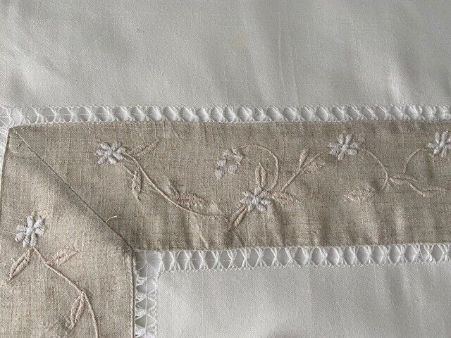 Round Table Cloth with Napkins - New in Kitchen & Dining Wares in Markham / York Region