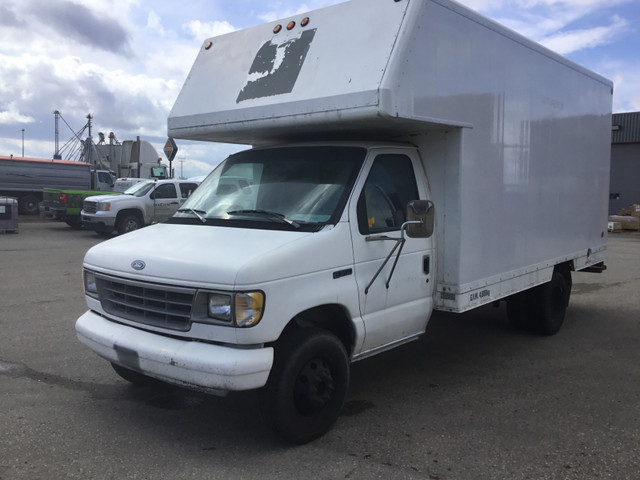 E350 cube van dans Cars & Trucks in Regina