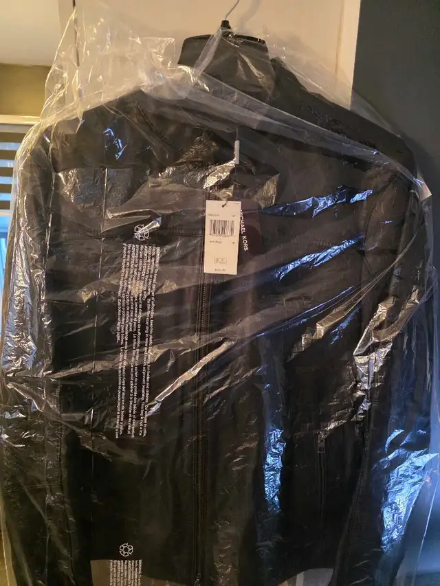 NEUVE – Veste en cuir Michael Kors (Style Racer) in Men's in Laval / North Shore - Image 5