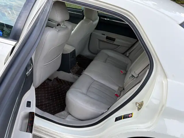 2005 Chrysler 300C604579894982748164