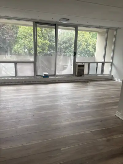 Newly renovated 2 Bed+1 bath on rent with Parking