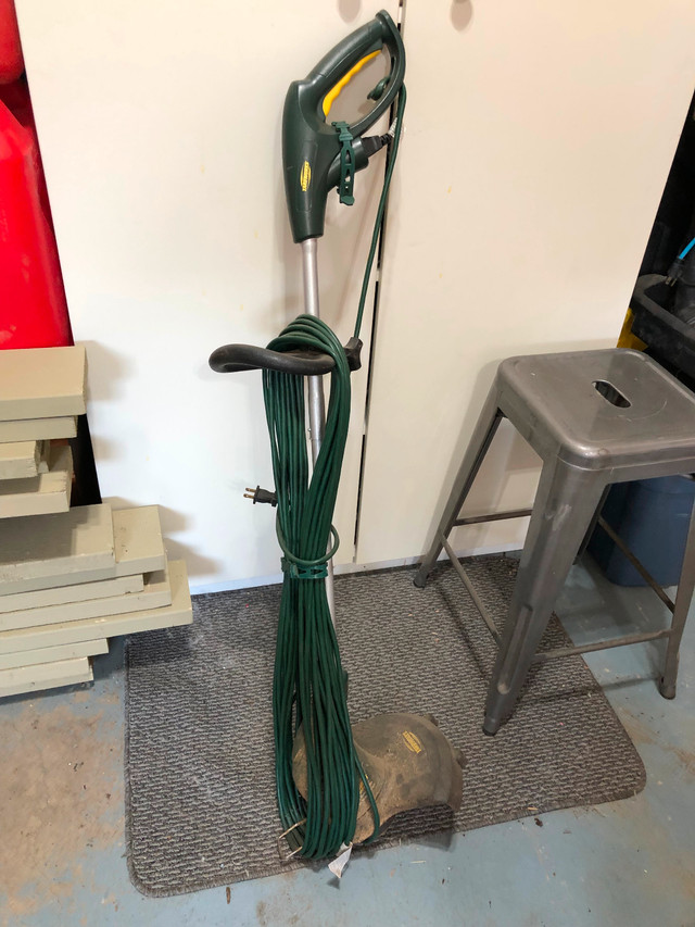Weed trimmer - Yardworks for sale in Lawnmowers & Leaf Blowers in Edmonton