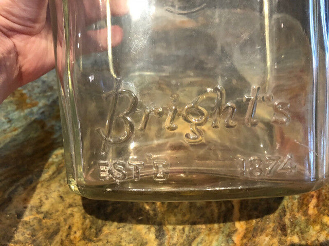cruche en verre antique BRIGHT'S    EST D  1874 dans Art et objets de collection  à Drummondville - Image 2
