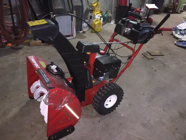 Troy-Bilt Snowblower in Snowblowers in City of Montréal - Image 5