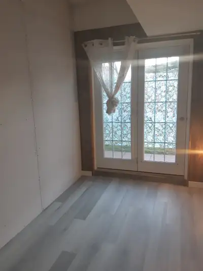 NEAR VICTORIA PARK SUBWAY ONE BEDROOM WALKOUT ROOM FOR RENT