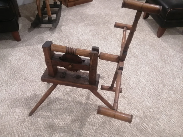 Antique Wool Winder in Arts & Collectibles in Kawartha Lakes